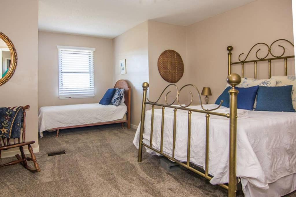 Pelican Point Unobstructed Beach Views Beach Access Out Back Door! Harbor Island Exteriör bild